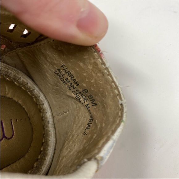 ME TOO | White Floral Ballet Flats - Picture 2 of 7